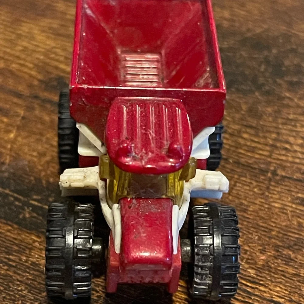 Matchbox - Sowing Machine: MBX Construction #44/120 (2015) *White & Red Edition*